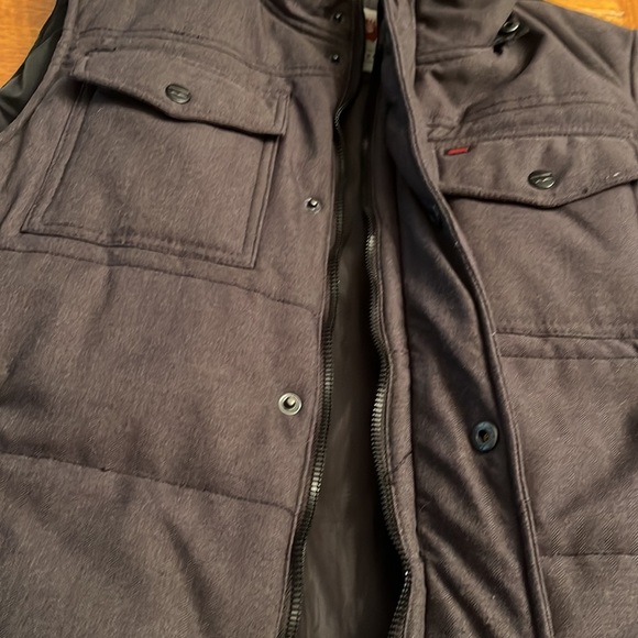 Levi’s Puffer Vest (Size M) - Picture 6 of 12